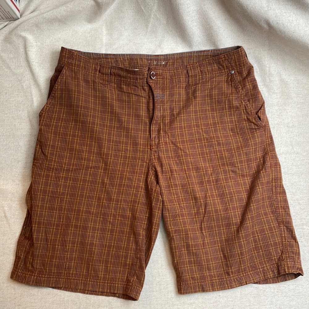 Columbia men’s rust, yellow, and gray plaid shorts 36w